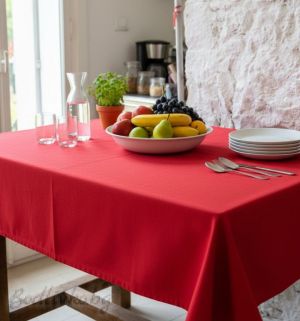 ПОКРИВКА ЗА МАСА, Едноцветна- Червена , ХИДРОФОБИРАНА