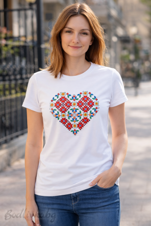 Дамска тениска с бродерия, Шарено сърце, 100% памук